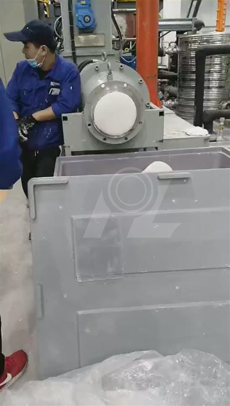2，上料，捏合精煉